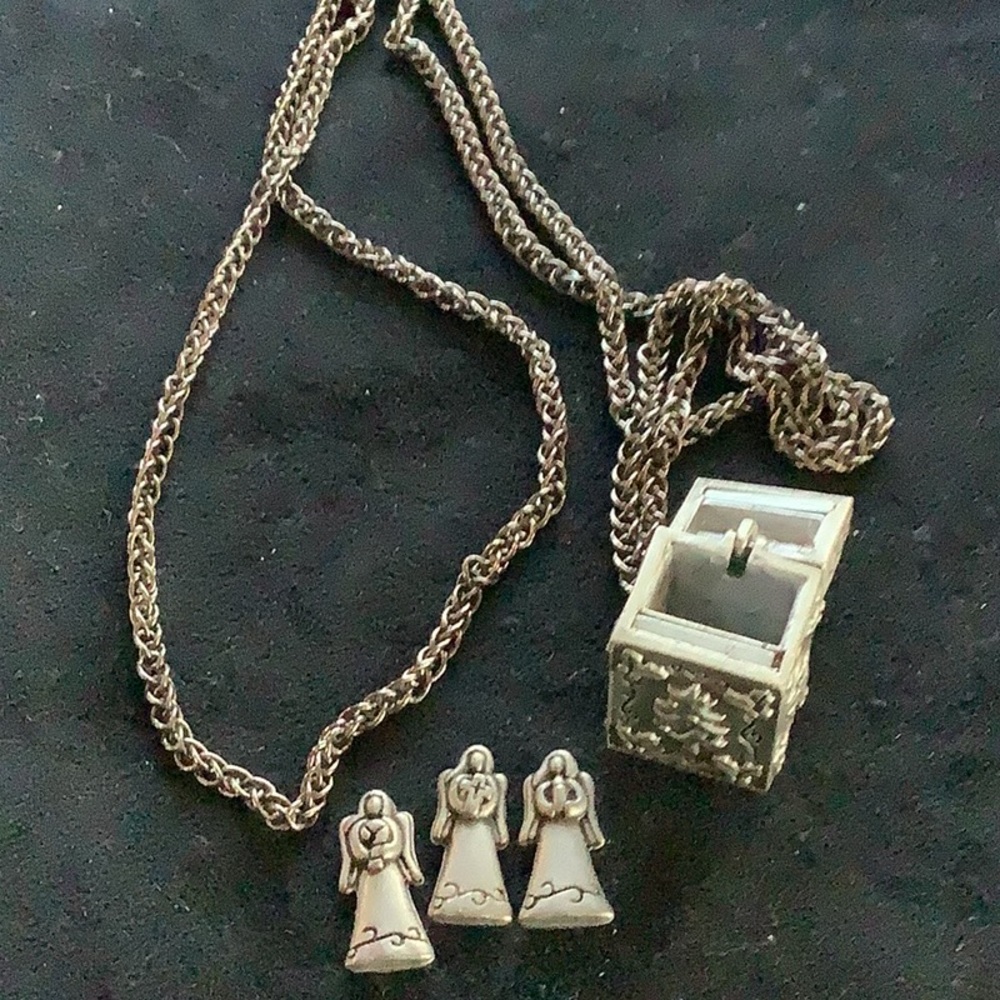 Fun 30 inch necklace gift box w/3 angels pewter